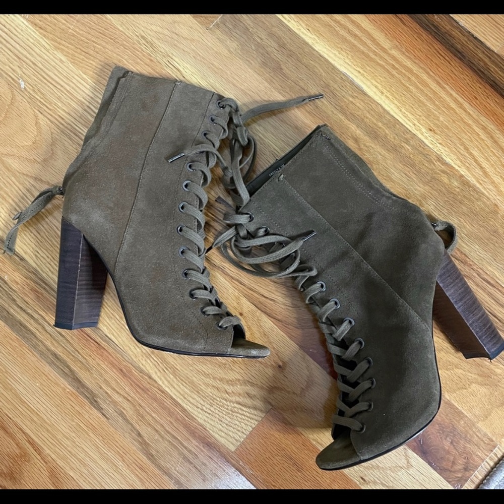 Peep toe boots